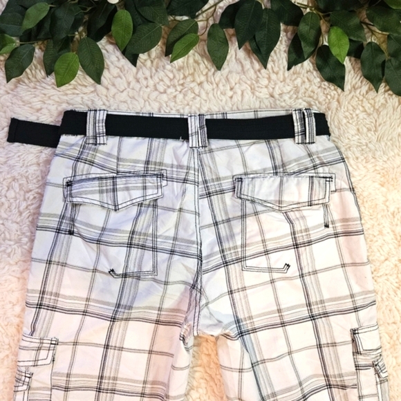 Urbanology Men's Lightweight Plaid Cargo Shorts w/belt - Picture 4 of 6